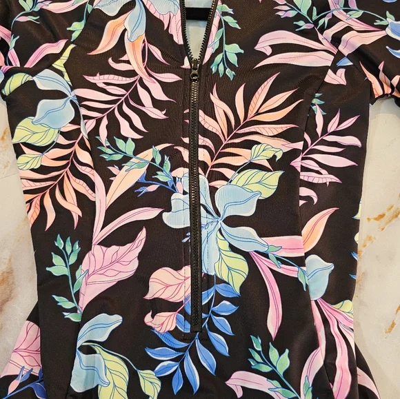 Hurley Floral Long Sleeve Swimsuit Size Medium Nwt - Picture 4 of 6